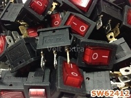สวิทช์มีไฟ 12 V 3ขา เหลี่ยมเล็ก สีแดง